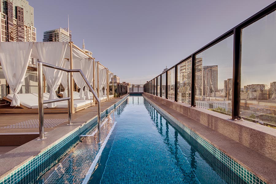 Vibe Hotel Sydney Darling Harbour Pool 01 2019 900x600 