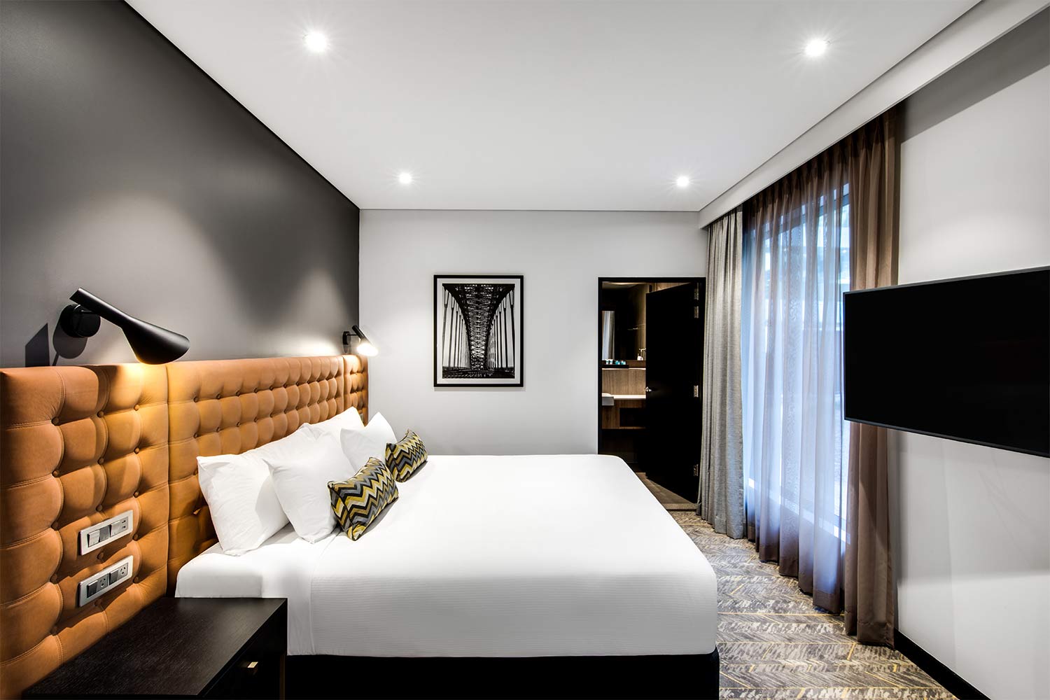 vibe-hotel-north-sydney-guest-room-bedroom-04-2018.jpg